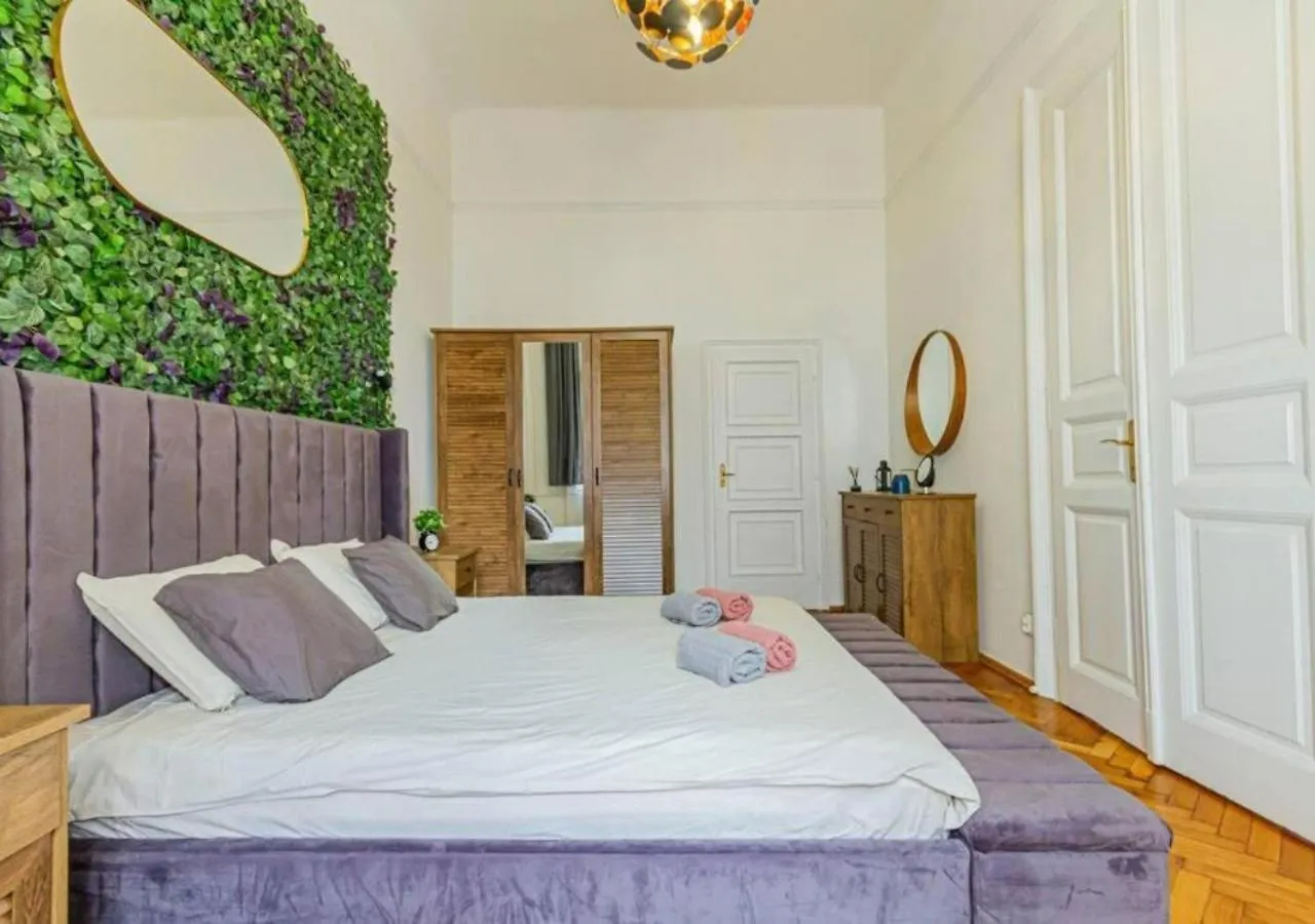 Luxury Apartment By The Famous Vaci Street Budapest Hungary